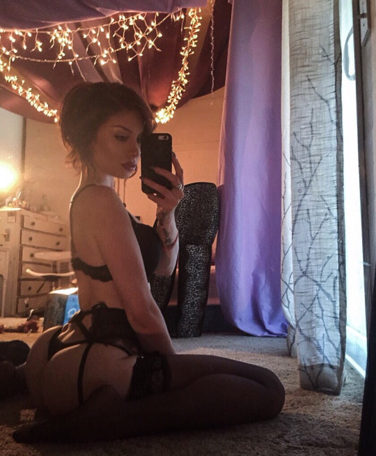big ass lingerie selfie